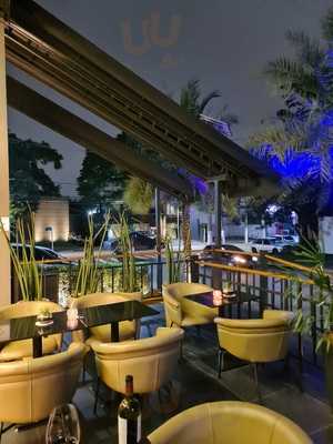 Carat Lounge & Restaurant