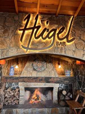 Hügel Bar