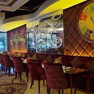 La Plaka Restaurant & Cafe