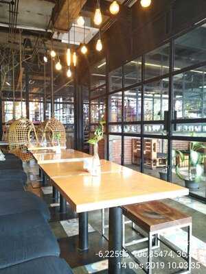 SLEEPLESS Tebet Street Food