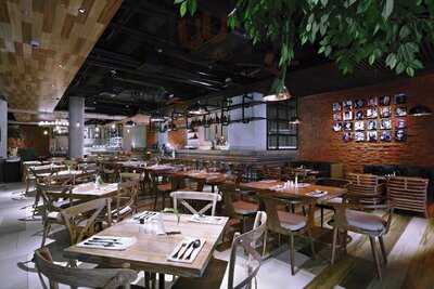 Dery's Restaurant and Bar