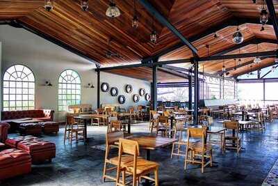 Fat Cats Bar & Restaurant