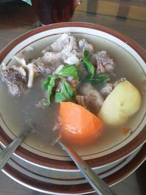 Sop Buntut & Es Teler Jeng Sri