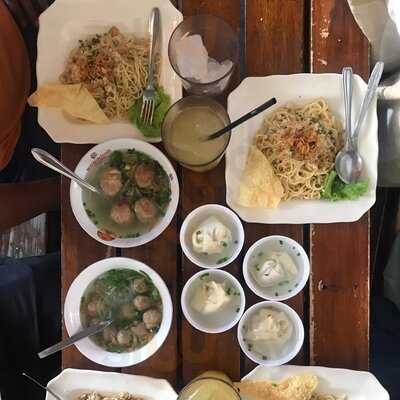 Cwi Mie & Bakso Lombok