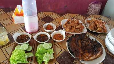 Kios Lesehan Ikan Bakar & Sea Food Sidhi Sari Pak Karsidi