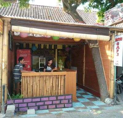 Roys Cafe (warung Iboe Bakoel)'