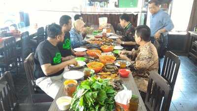 Rumah Makan Simpang Rawi