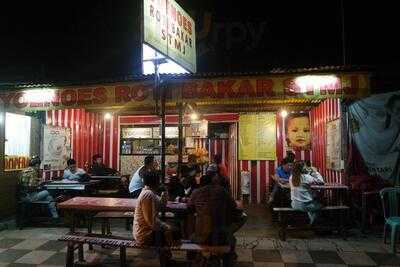 Yoenoes Stmj & Roti Bakar