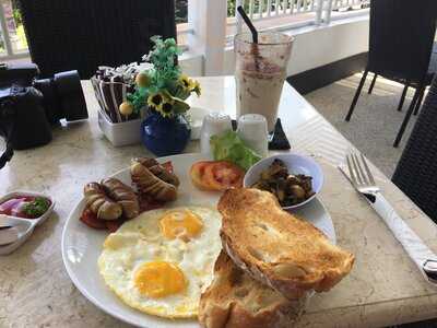 Gloria Jeans Coffees Kartika Plaza