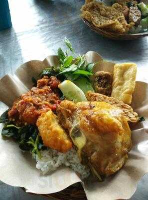 Nasi Tempong Mbok Nah