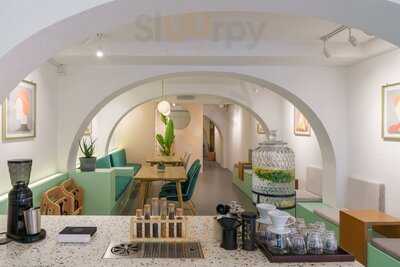 Cliq Coffee & Kitchen