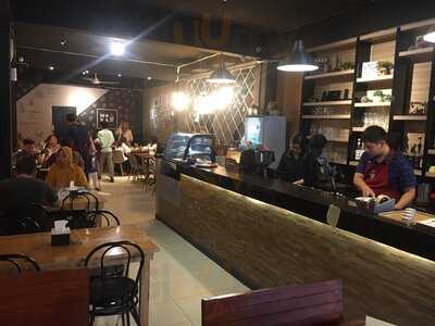 Moka Coffee & Food Addict