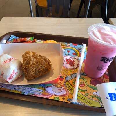 Richeese Factory Kuta