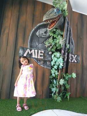 T-rex Spesial Mie & Dimsum