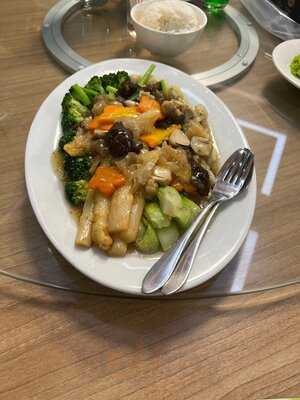 Hauw Family Restaurant