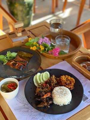 Omah Majapahit Cafe & Resto