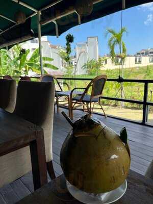 The Leaves Cafe, Eatery & Bar By Eps
