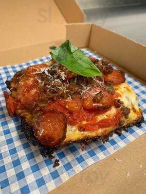 Canotto Detroit Slices