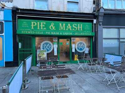 Betty's Pye And Mash