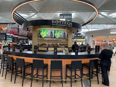 Bottega Prosecco Bar Stansted Airport