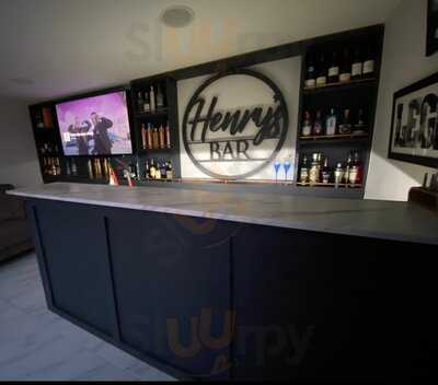 Henry's Bar Cawston