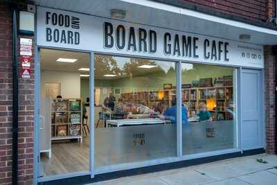 Food And Board - Board Game Cafe