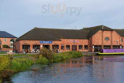 The Boat House Kitchen & Bakery By Pom's