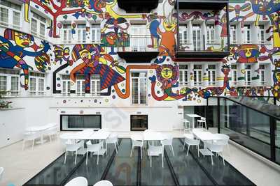 Artwall Bar - Restaurant