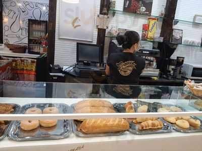 Panadería Colombiana Delicias El Maná