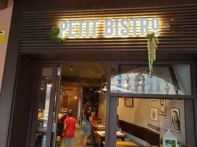 Petit Bistro