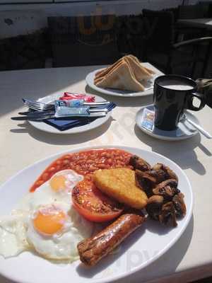 Las Brisas Bar and Restaurant