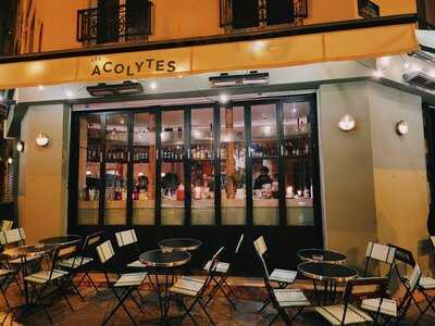 Les Acolytes, Paris