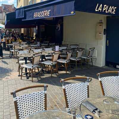 La Place, Nanterre