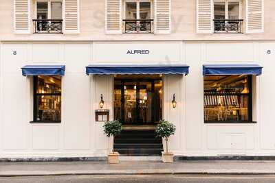 Alfred, Paris