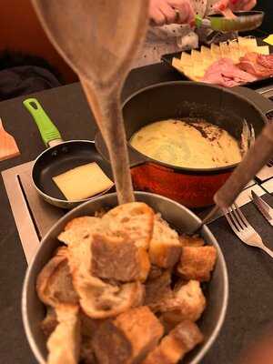 Les Fondus De La Raclette