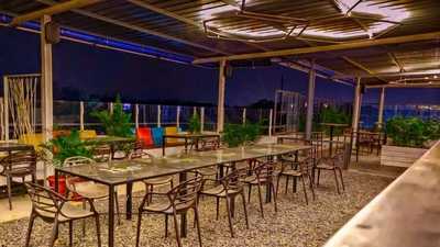 Skybar : Rooftop Bar & Restaurant