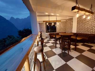 The Bourbon Club N Lounge - Joshimath
