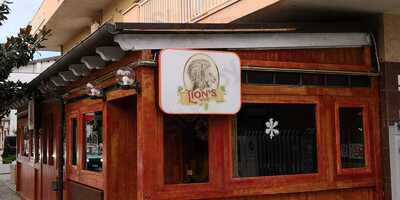 Lion's Pub