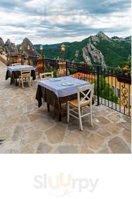 Monserrat Villa, Castelmezzano