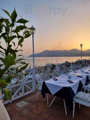 White On The Beach, Salerno