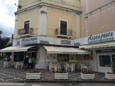 V E V Piazza Restaurant