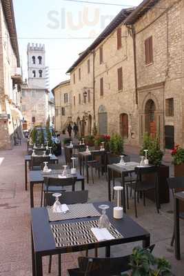 Zerosessantaottantuno, Assisi