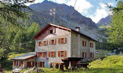 Rifugio Cesare Mitta, Lanzada