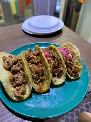 Las Mexicanitas, Pozzuoli