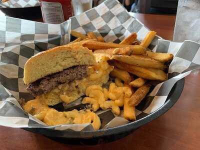 Old 33 Beer & Burger Grill, Elkton