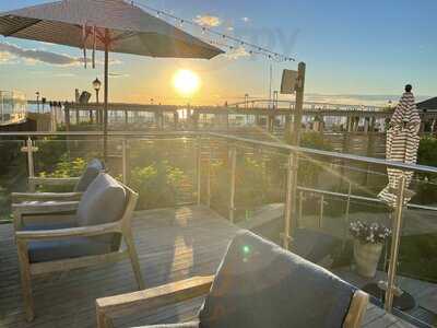 The Restaurant at Newport Harbor Island Resort, Newport