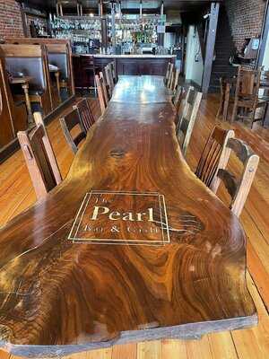 The Pearl Bar And Grill