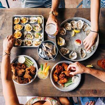 Shuckin' Shack Oyster, Charleston