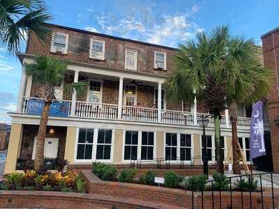 Well Hung Vineyard, Charleston