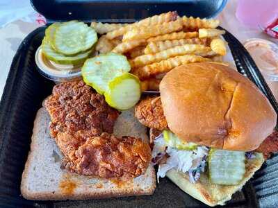 Dave's Hot Chicken, Menomonee Falls